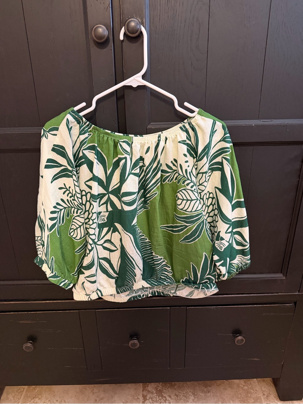 MELLODAY Green and White Leaf-Print Crop  Top
